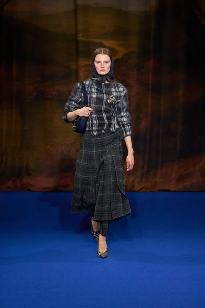 Look 14